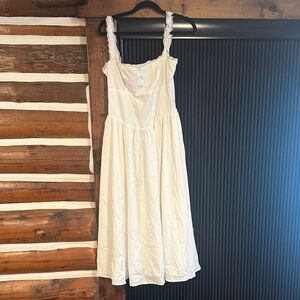 Elegant White Sleeveless Dress